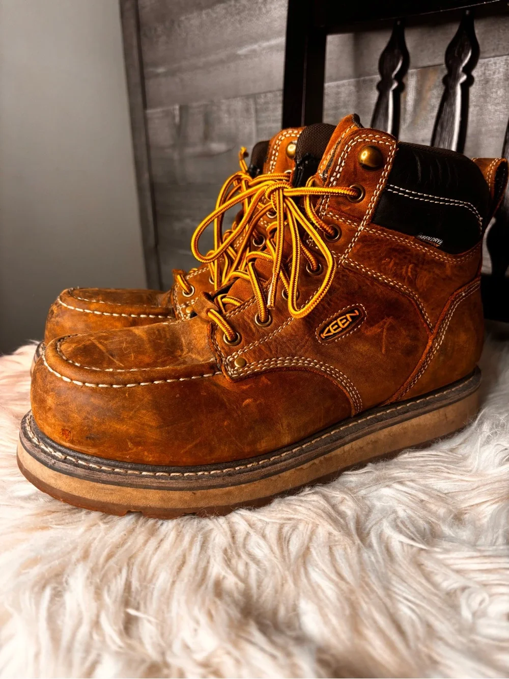 Keen Utility Cincinatti US 8.5 Brown Leather Men's Work Boots with Yellow Laces